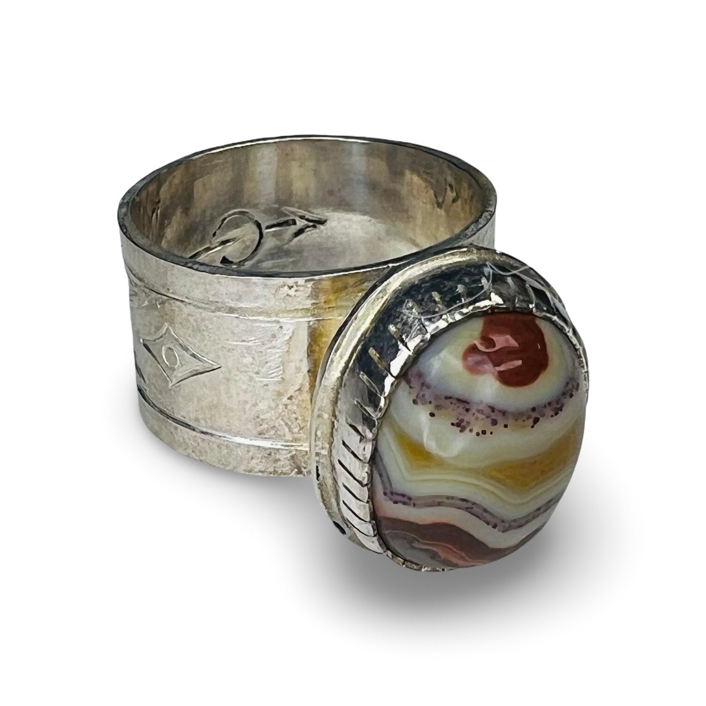 JGIC Agate Engraved Band